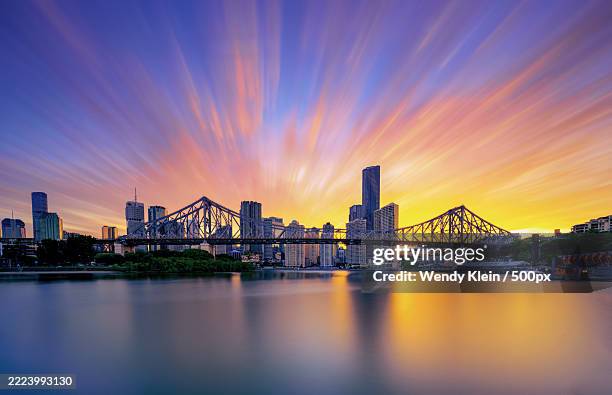 view of suspension bridge at sunset,brisbane,queensland,australia - brisbane stock-fotos und bilder