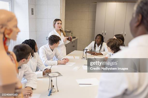 medical students in classroom - laboratory worker stock pictures, royalty-free photos & images