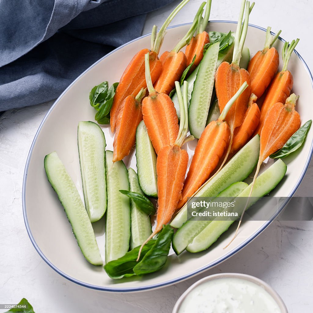 Fresh vegetables with buttermilk ranch salad dressing dip