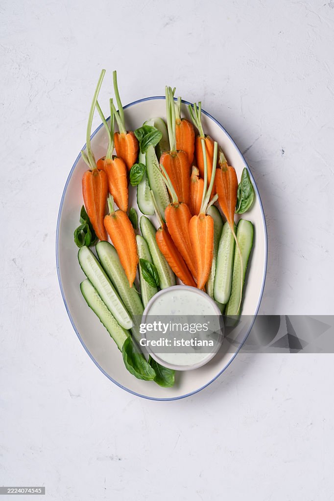 Fresh vegetables with buttermilk ranch salad dressing dip