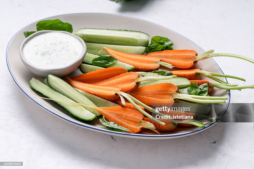 Fresh vegetables with buttermilk ranch salad dressing dip