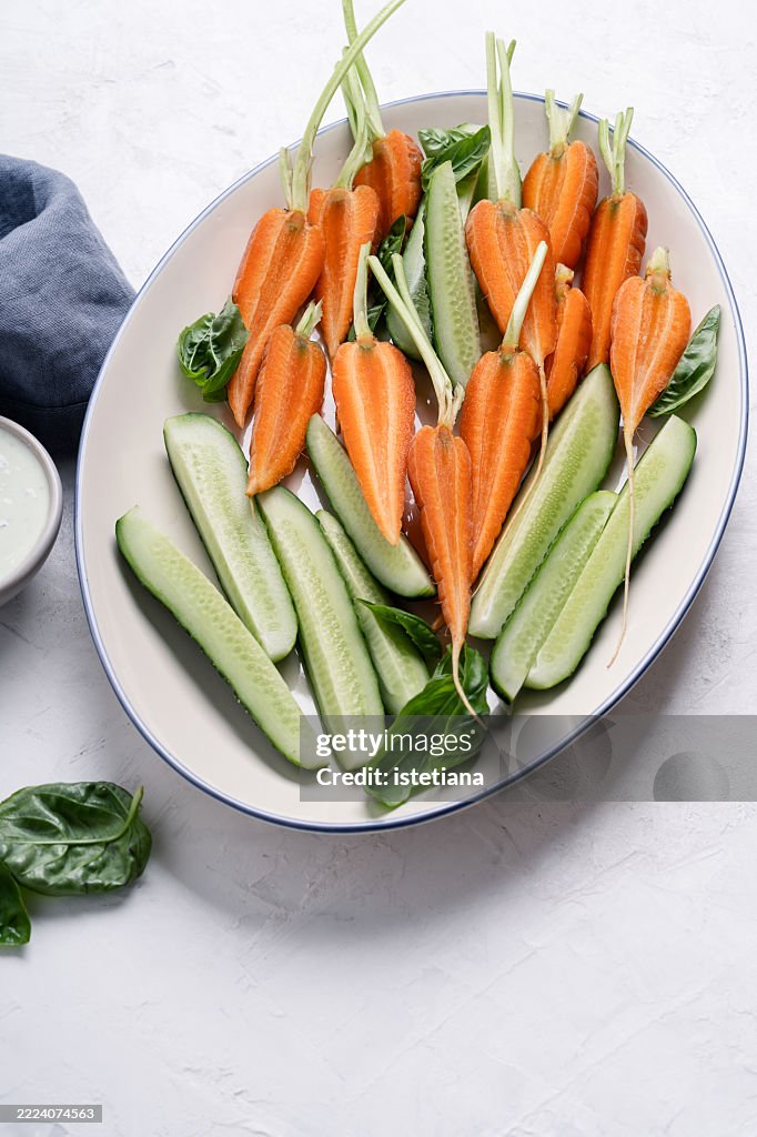 Fresh vegetables with buttermilk ranch salad dressing dip