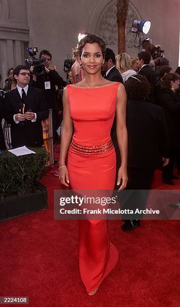 Halle Berry arrives at the 7th Annual Screen Actors Guild Awards, held at the Shrine Auditorium, Los Angeles, CA., March 2001.