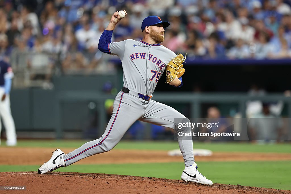 Garret Reed New York Mets Reed Garrett pitches in the eighth inning of an MLB ...