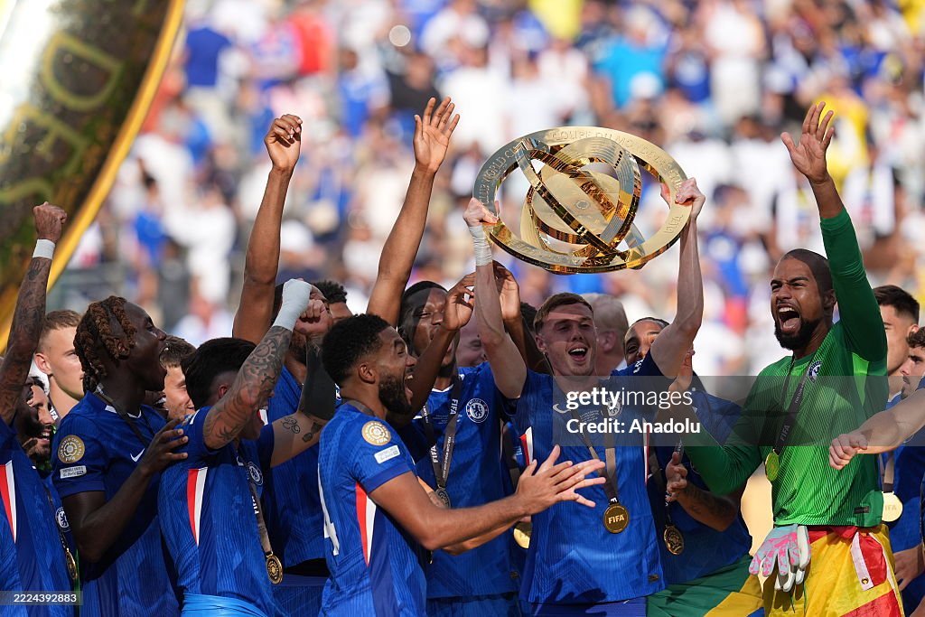 Chelsea Winning Cwc Chelsea players celebrate the victory with the winner's trophy next ...