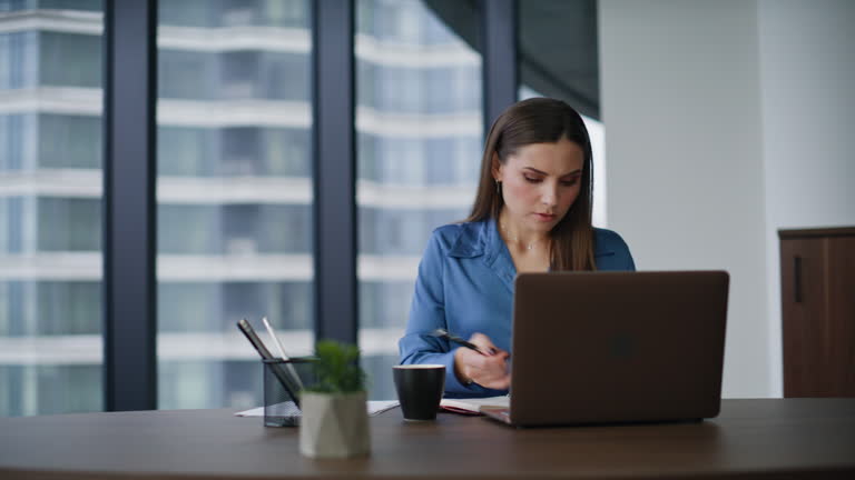https://media.gettyimages.com/id/2224410360/video/morning-businesswoman-start-workday-sit-down-office-desk-with-coffee-cup-closeup.jpg?b=1&s=640x640&k=20&c=QNQkGP7EDb9OtEXMSGvLnjxtHgpi6imd-hrAV8kE6Tw=