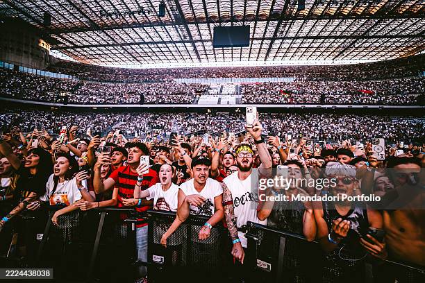 Stadium Rapper 9,071 Front Row Stadium Stock Photos, High-Res Pictures, and Images ...