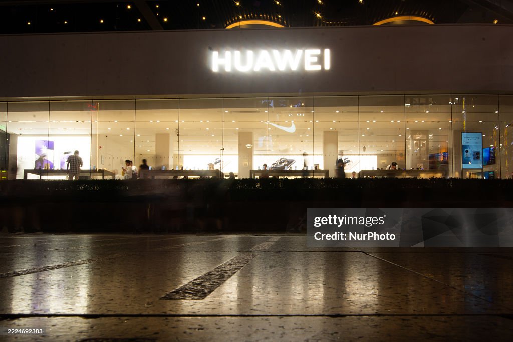 Night Stroll On Nanjing East Road