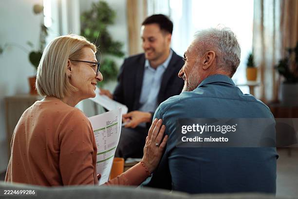 mature couple having meeting with financial advisor at their aparemtnt - finansiell rådgivare bildbanksfoton och bilder