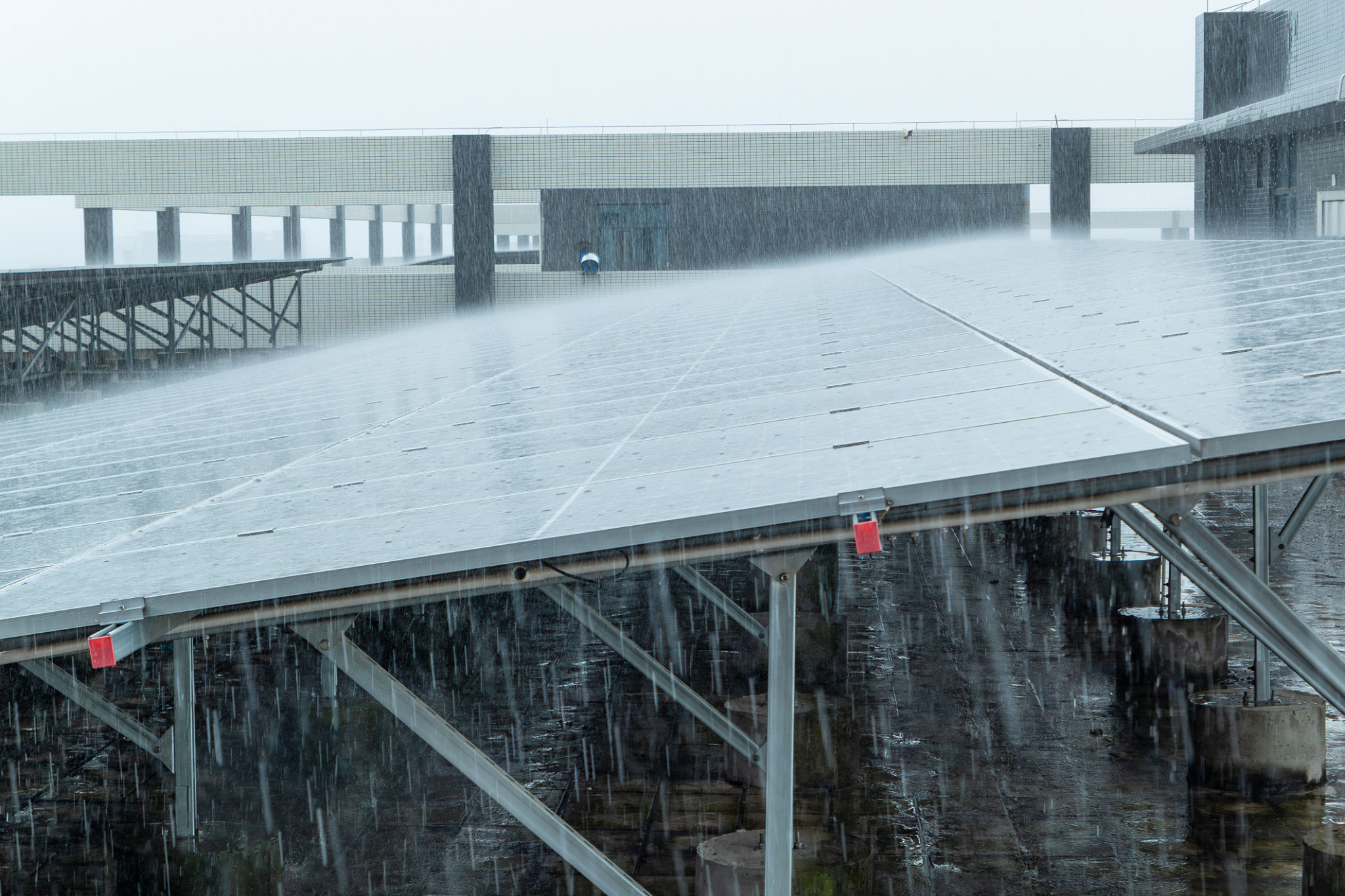 solar panels rain