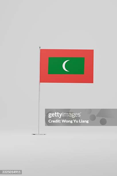 maldives table flag on white background - maldives flag stock pictures, royalty-free photos & images