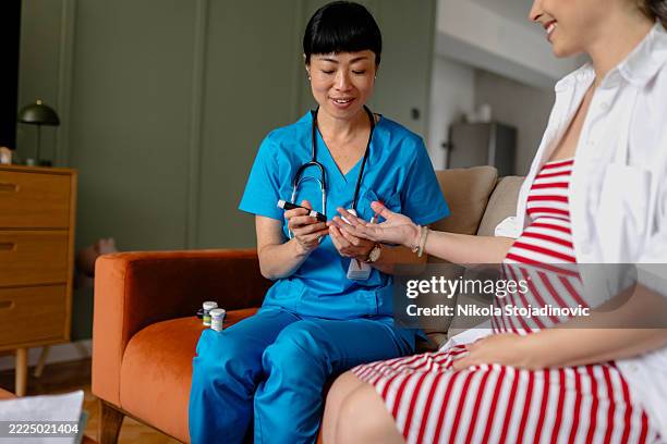 blood sugar pregnancy test - glucose stockfoto's en -beelden