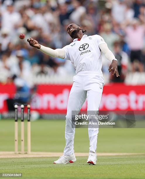 Jofra Archer of England celebrates after taking the catch to dismiss Washington Sundar of India during Day Five of the 3rd Rothesay Test Match...