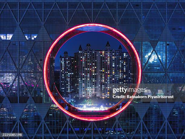 guangzhou circle mansion: iconic, illuminated doughnut building lights up china's night skyline. - guangzhou stock pictures, royalty-free photos & images