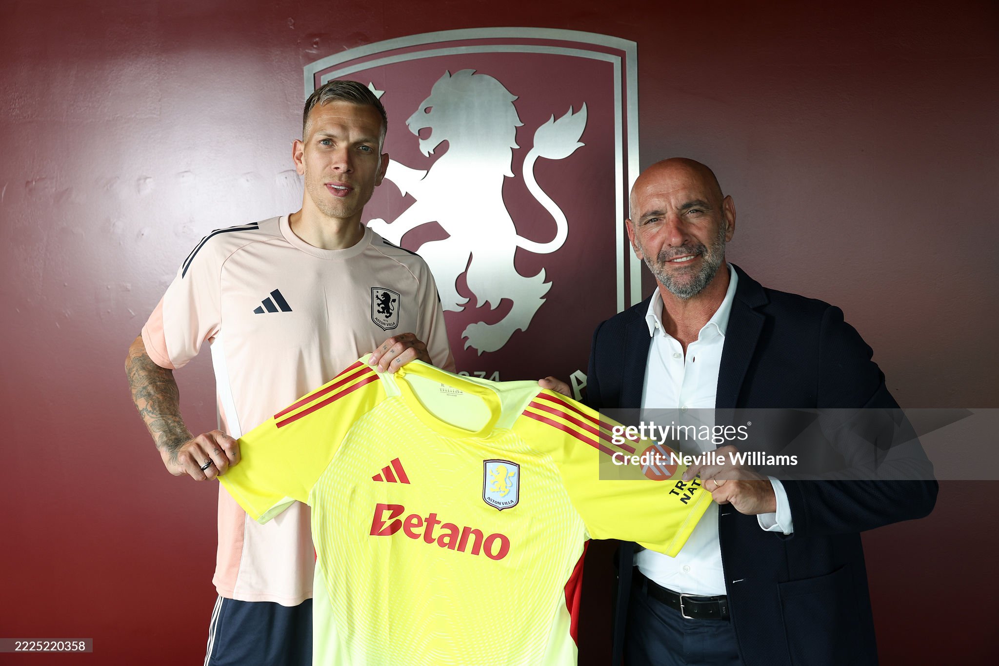 Top transfer to England: Aston Villa unveil Bizot