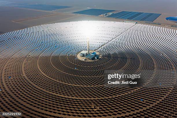 molten salt tower solar thermal power station - battery storage stock pictures, royalty-free photos & images