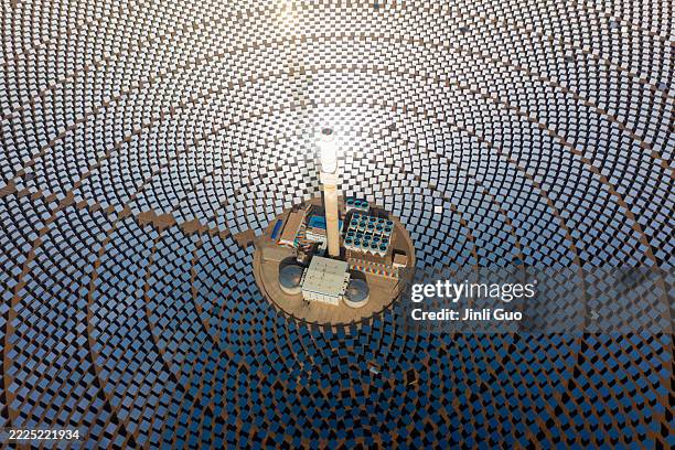 molten salt tower solar thermal power station - energy storage stock pictures, royalty-free photos & images