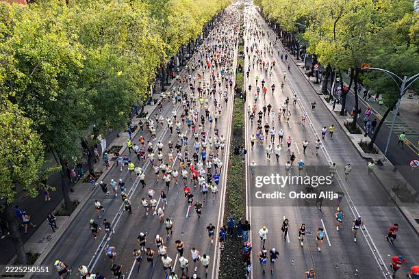 aerial view of runners - marathon stockfoto's en -beelden