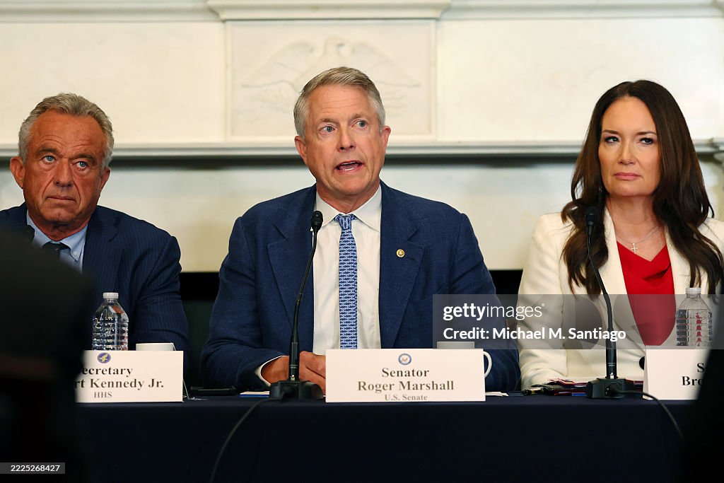 Senator Roger Marshall Meets With HHS Secretary Kennedy And Agriculture Secretary Rollins