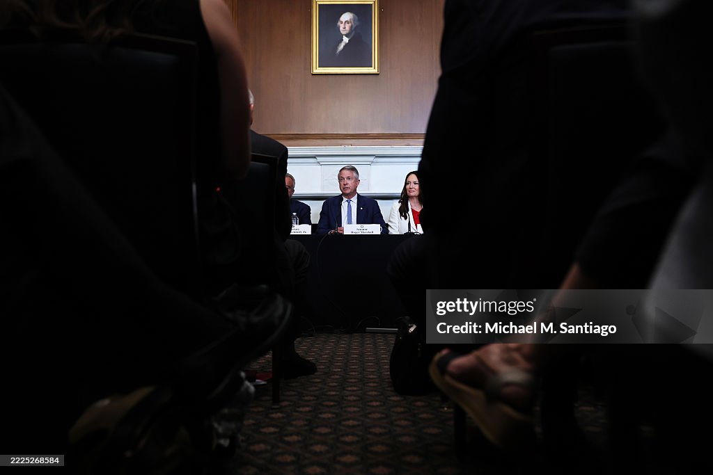 Senator Roger Marshall Meets With HHS Secretary Kennedy And Agriculture Secretary Rollins