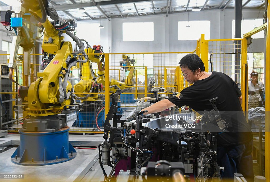 Robots Pick Up More Work At Auto Parts Manufacturing Enterprise In Jinhua