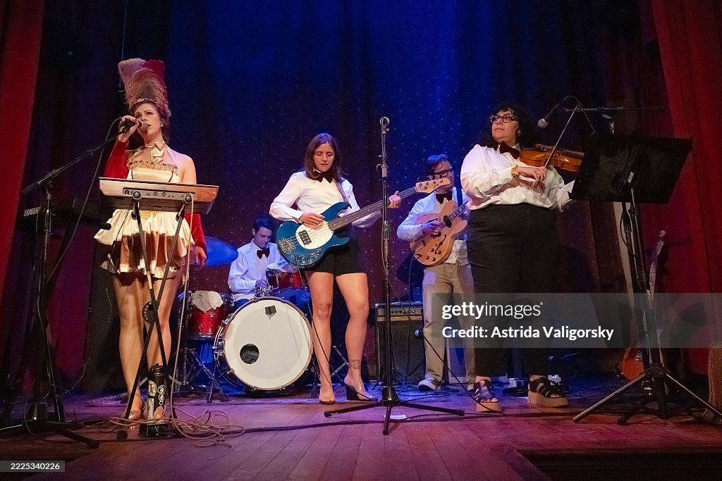 Majorette Live At The Slipper Room