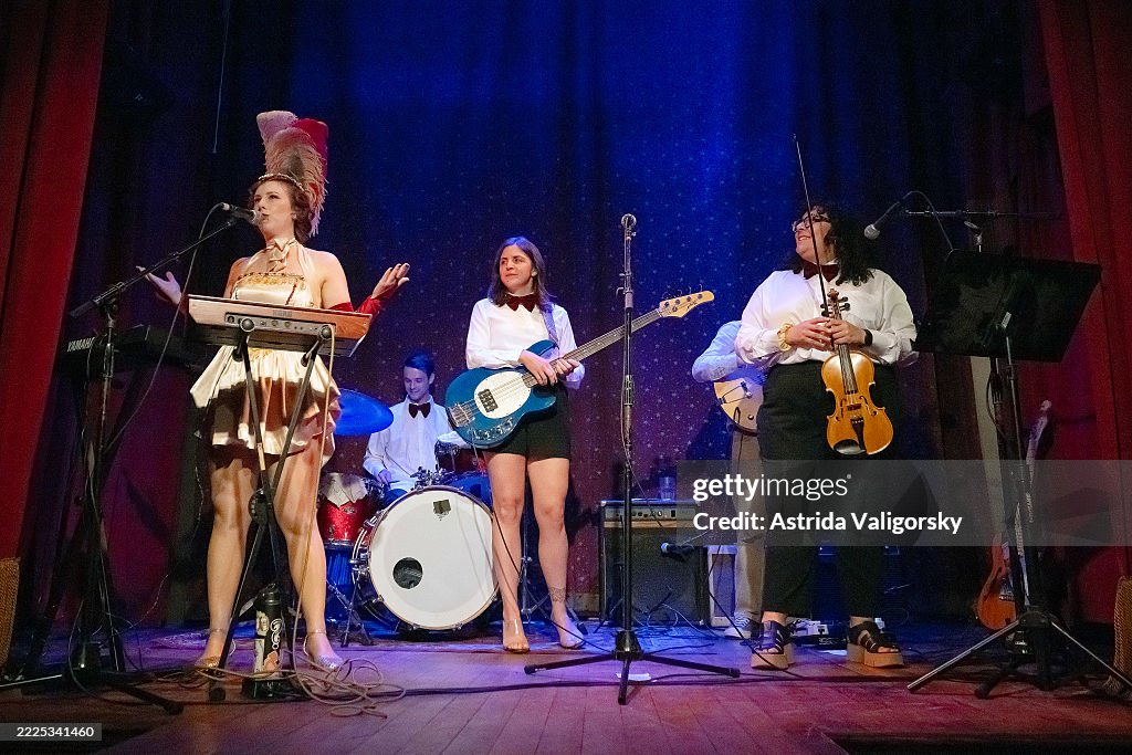 Majorette Live At The Slipper Room