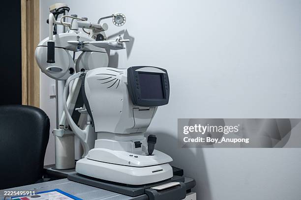 Refractive Error Machine 27 Refractive Error Stock Photos, High-Res Pictures, and Images - Getty ...