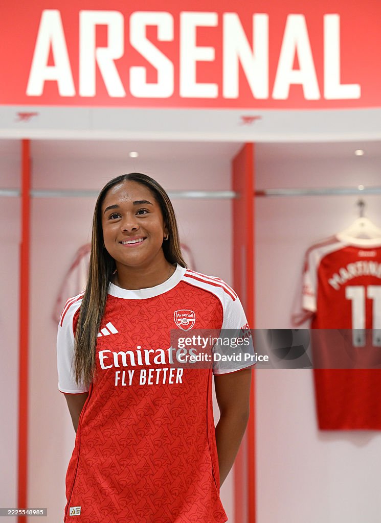 Arsenal Women Unveil New Signing