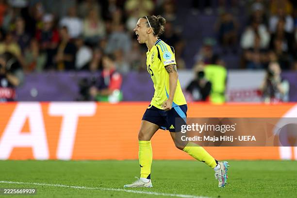 Julia Zigiotti Olme of Sweden celebrates scoring the team's second penalty in the penalty shoot out during the UEFA Women's EURO 2025 Quarter-Final...