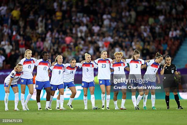 Chloe Kelly, Esme Morgan, Michelle Agyemang, Beth Mead, Grace Clinton, Alex Greenwood, Alessia Russo, Lauren James, Niamh Charles and Lucy Bronze of...