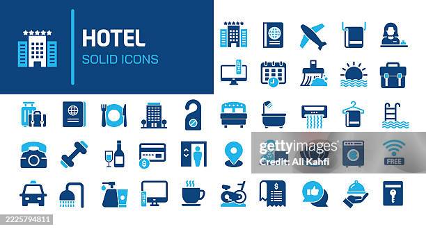 ilustraciones, imágenes clip art, dibujos animados e iconos de stock de iconos sólidos de glifos de hotel. contiene restaurante, servicio, recepcionista colección de iconos sólidos. ilustración vectorial. píxel perfecto sobre fondo blanco limpio - edificio de hostelería