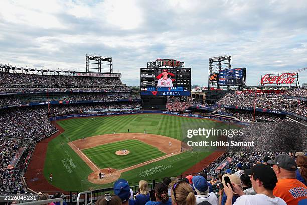 General view of the field during the fourth inning of the game between the Cincinnati Reds and the New York Mets at Citi Field on July 19, 2025 in...