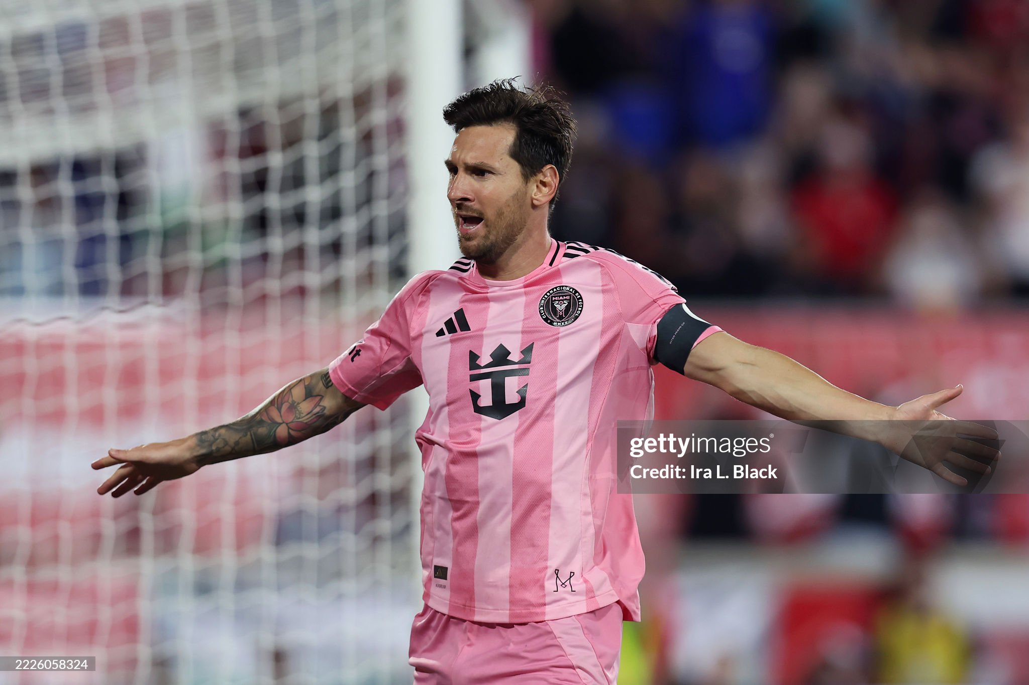 Messi shines in Inter Miami s big win and breaks Ronaldo s record