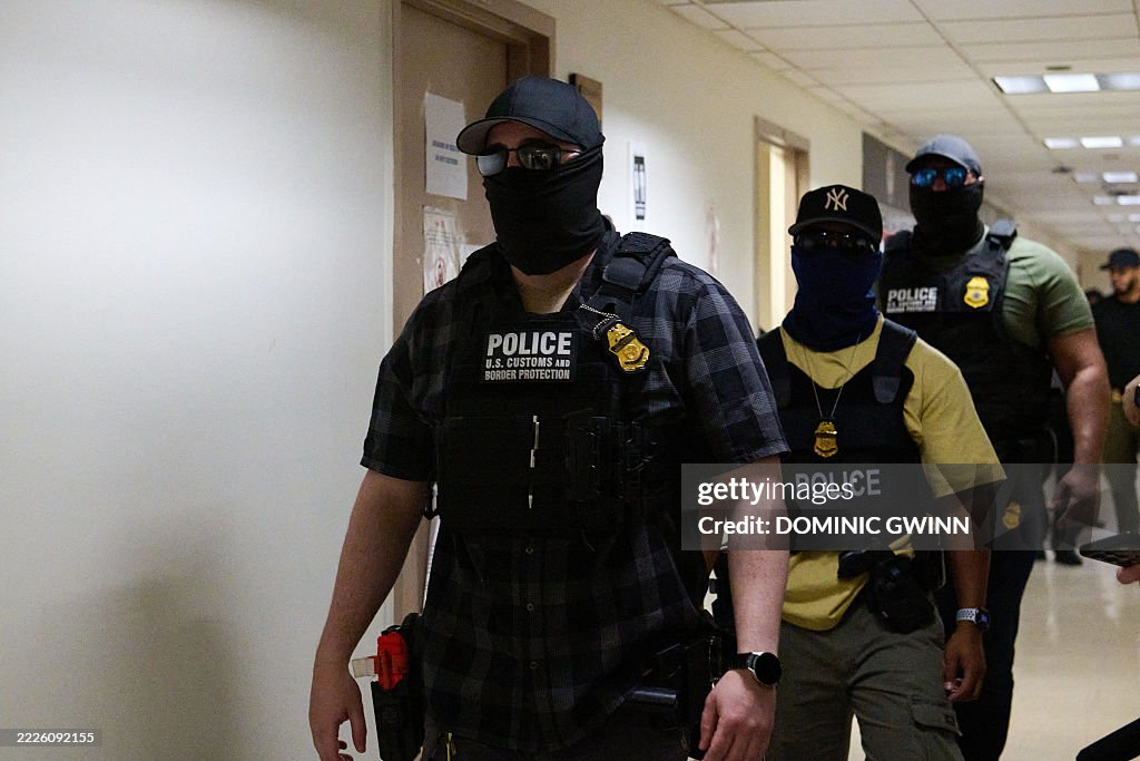 ICE-Detains-Immigrants-in-New-York-Court-House