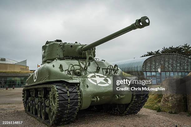 ww2 sherman tank at utah beach in normandy - m4 sherman stock pictures, royalty-free photos & images