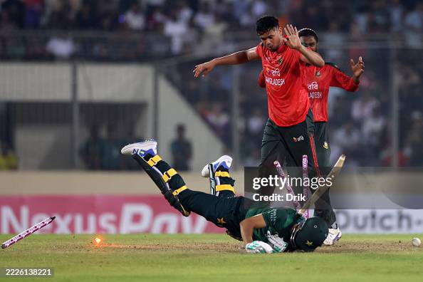 Pakistan Rrz Bangladesh's Taskin Ahmed successfully dismisses Pakistan's Salman ...