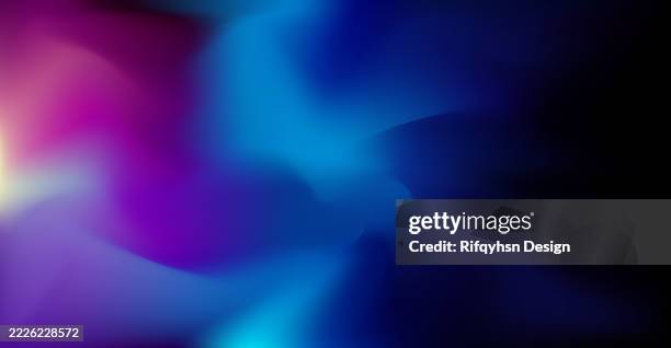 buntes fließendes mesh auf schwarzem hintergrund – sanft fließende kurven in lila und blau - bunter hintergrund stock-grafiken, -clipart, -cartoons und -symbole
