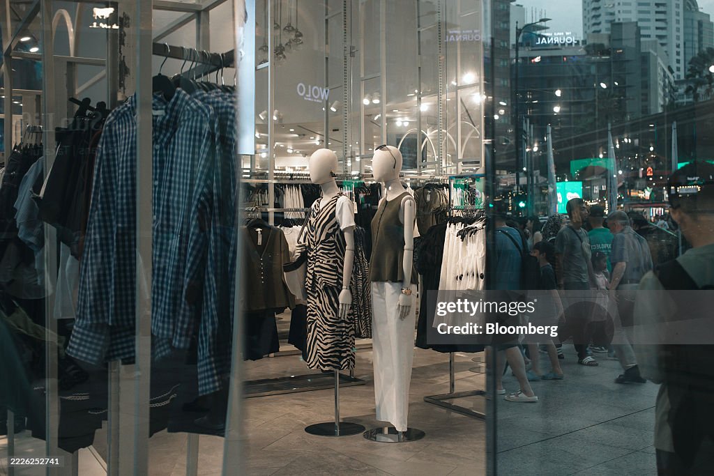 Retail Economy in Kuala Lumpur as Malaysian Growth Unexpectedly Quickens