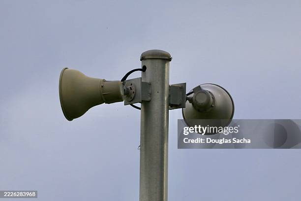 outdoor speakers for audio notifications - feuermelder stock-fotos und bilder
