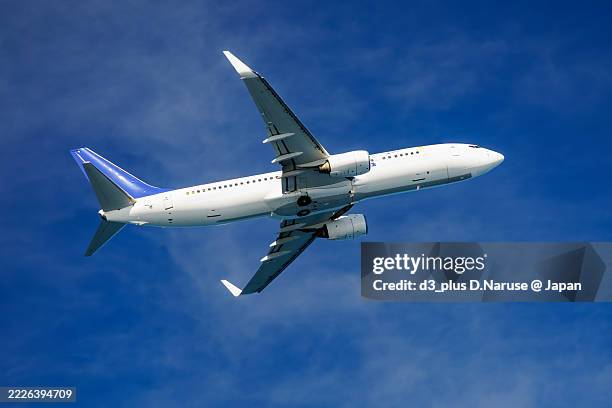 passenger aircraft taking off and landing from naha airport. - anchored stock pictures, royalty-free photos & images