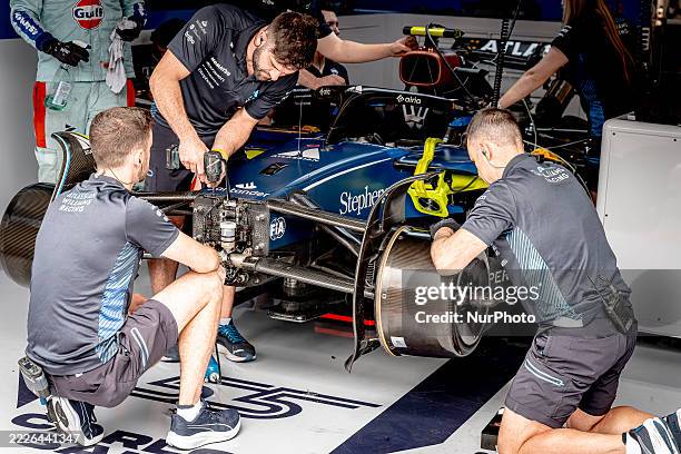 Formula One Engineering 885 Race Car Engineer Stock Photos, High-Res Pictures, and Images ...