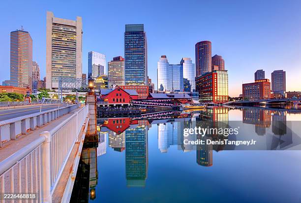 boston skyline from fort point - massachusetts imagens e fotografias de stock