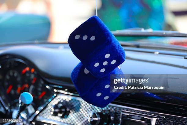 blue fuzzy dice in retro car - gear shift classic car photos et images de collection