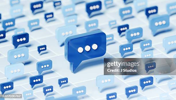 signal among noise — dominant blue speech bubble in a conceptual landscape of dialogue - forme de communication photos et images de collection