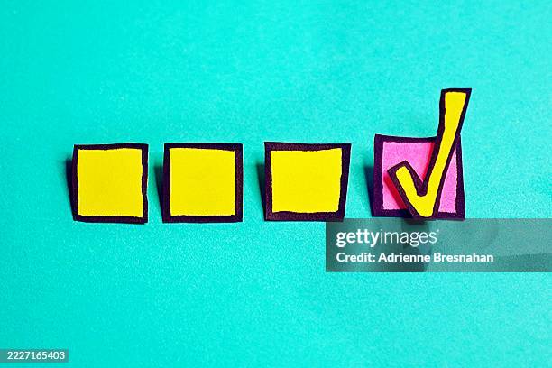 checklist concept – final task complete, others pending - tarea doméstica fotografías e imágenes de stock