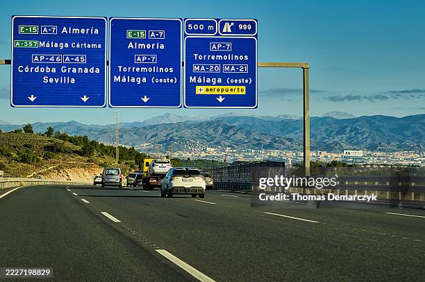málaga - cruce de autopista fotografías e imágenes de stock