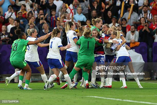 Chloe Kelly of England celebrates with teammates following the team's victory in the penalty shoot out during the UEFA Women's EURO 2025 Final match...