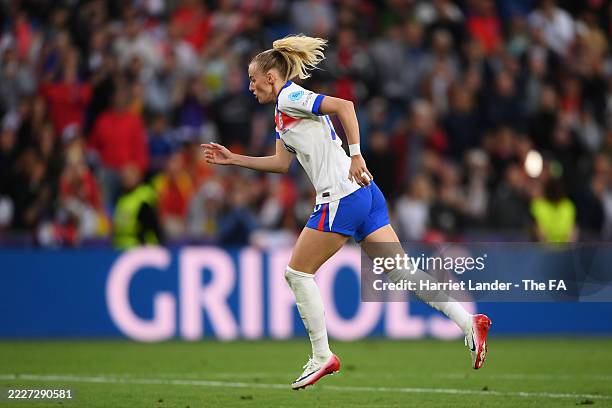 Chloe Kelly of England does a run up before scoring the winning penalty of the penalty shoot out during the UEFA Women's EURO 2025 Final match...