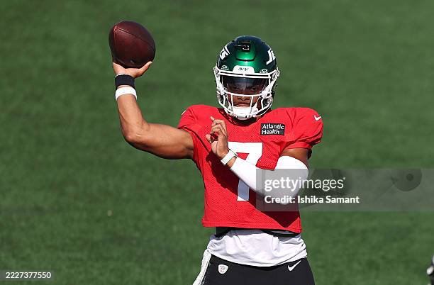 Justin Fields of the New York Jets practices during training camp at Atlantic Health Jets Training Center on July 28, 2025 in Florham Park, New...